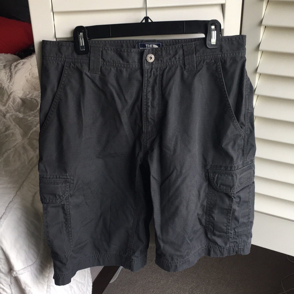 North Face mens cargo shorts skate grey